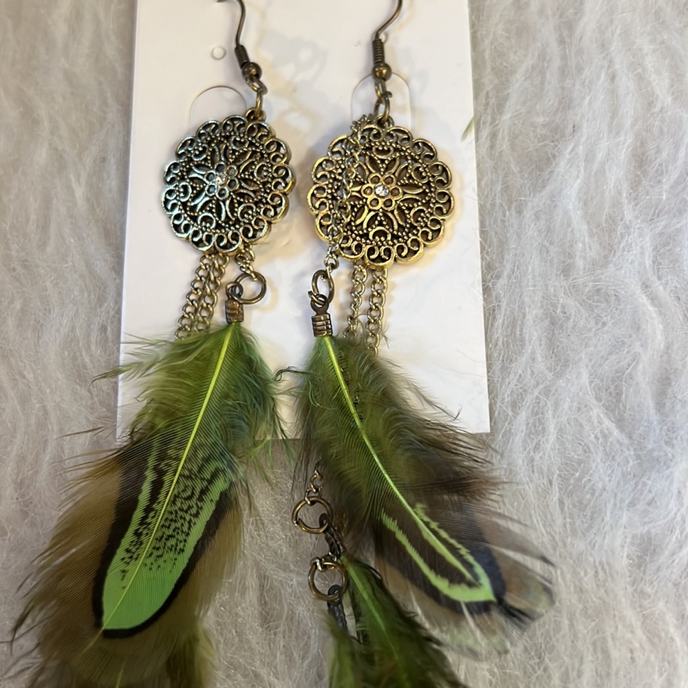 FEATHER DANGLE Earrings Green Brown Medallion Gold Toned NWT - Picture 4 of 5